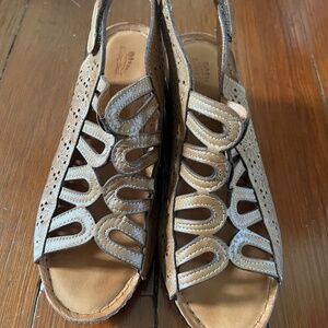 Size 7 Spring Step sandals